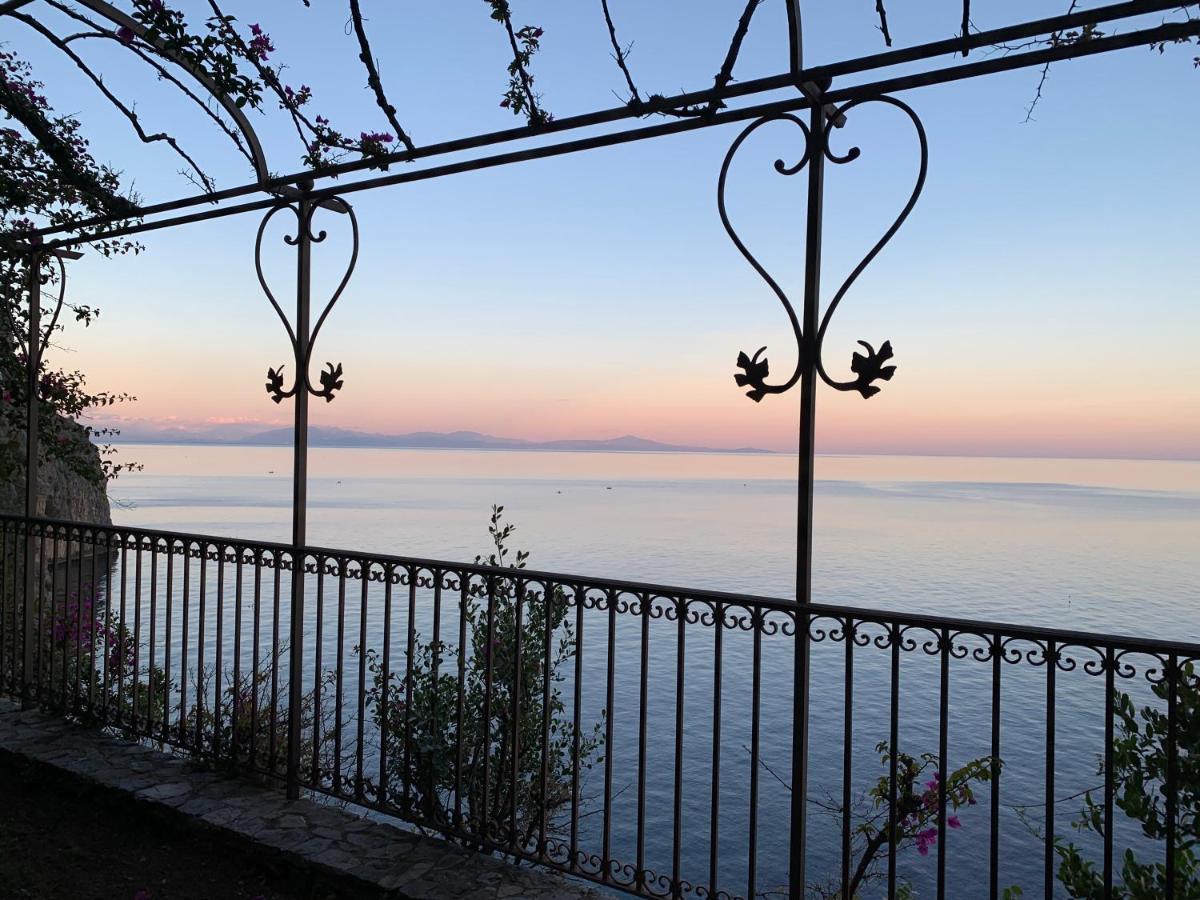 Villa Le Baste Фуроре Экстерьер фото